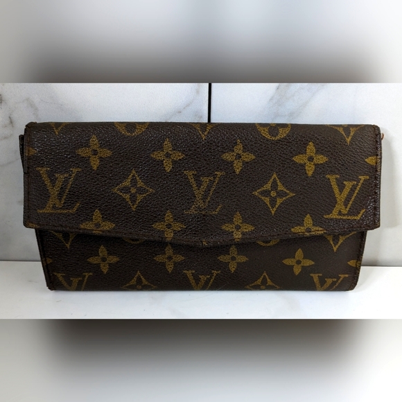 Louis Vuitton Sarah Wallet - Picture 1 of 7
